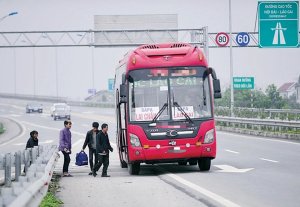 Đón trả khách trên đường cao tốc sẽ bị phạt tới 24 triệu đồng