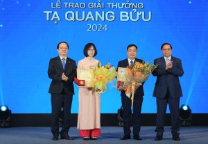 ‘Bệ đỡ’ tình yêu khoa học