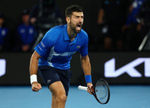 Djokovic phản pháo cáo buộc 'giả đau' để thắng Alcaraz