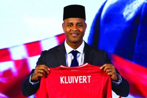 Tò mò với HLV Kluivert