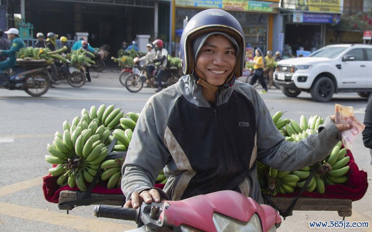 Vì sao nải chuối trên bàn thờ gia tiên không thể thiếu với người Huế trong ngày Tết? - Ảnh 2.