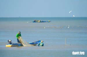 Săn cá, tép vùng biển bồi Kiên Giang đón Tết