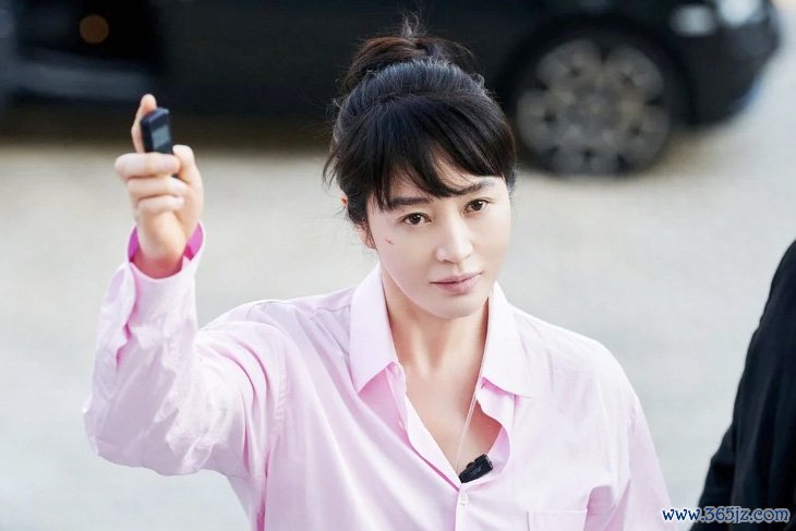 Unmasked của Kim Hye Soo lột trần hiện thực xã hội - Ảnh 1.