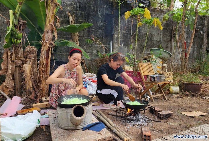 Người nước ngoài nói bánh chưng 'nặng bụng， mau ngán nhưng đượm tình cảm' - Ảnh 4.