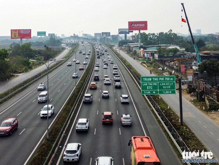 Ngạc nhiên chưa: Người Hà Nội du xuân đông đảo nhưng chấp hành nghiêm quy tắc giao thông - Ảnh 15.