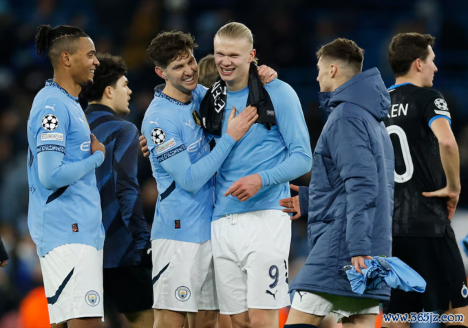 Man City mừng chiến thắng 3-1 trước Club Brugge ở lượt cuối để giành vé dự vòng play-off. Ảnh: Reuters