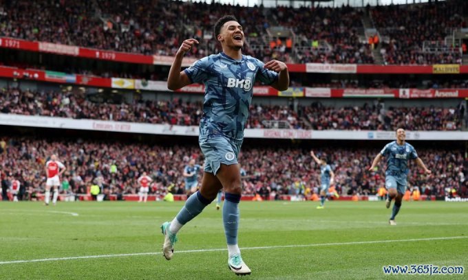 Ollie Watkins ghi bàn ấn định thắng lợi 2-0 cho Aston Villa trước Arsenal trên sân Emirates, thành phố London, vòng 33 Ngoại hạng Anh ngày 14/4/2024. Ảnh: Reuters