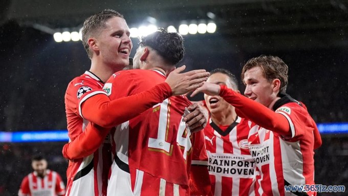 PSV ngược dòng thành công thắng Liverpool 3-2 tối 29/1. Ảnh: AFP